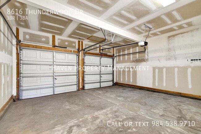 Building Photo - 8616 Thunderwood Dr