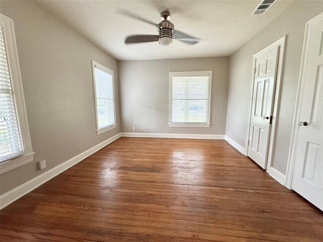 Building Photo - 1300 Crestwood Rd