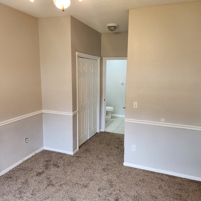 Building Photo - 1335 SE Florence Dr