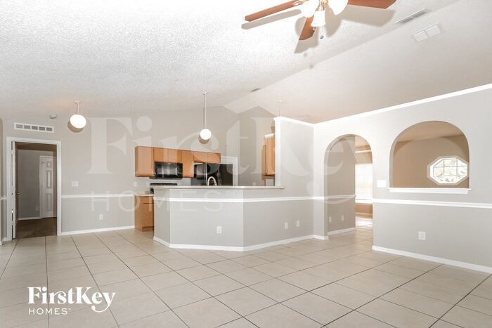 Building Photo - 2998 SW Vittorio St