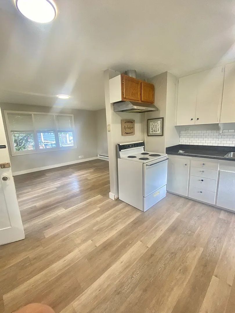 Building Photo - Charming 2-Bedroom Houghton Bungalow