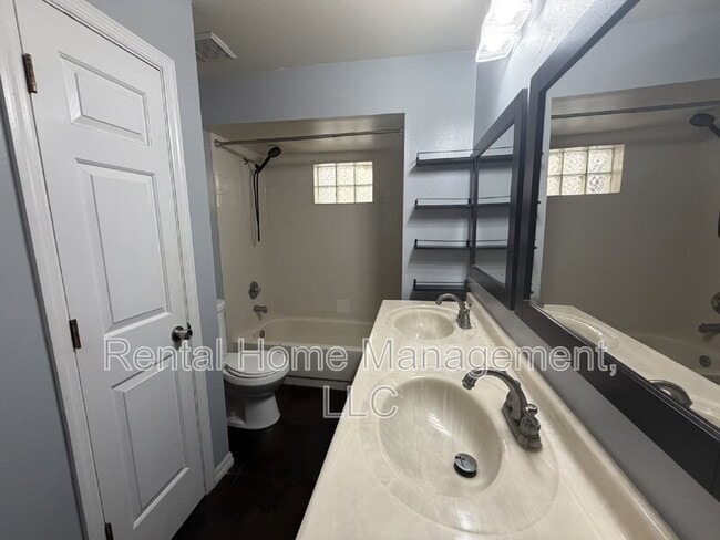 Building Photo - 772 Olympic Cir