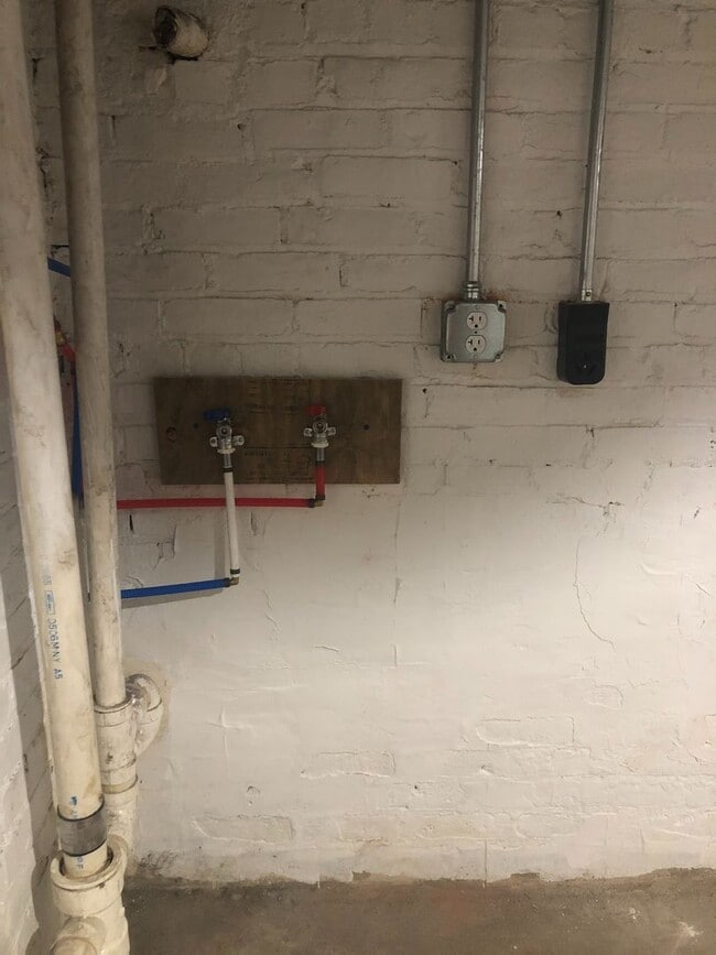 Building Photo - 239 N Tacoma Ave