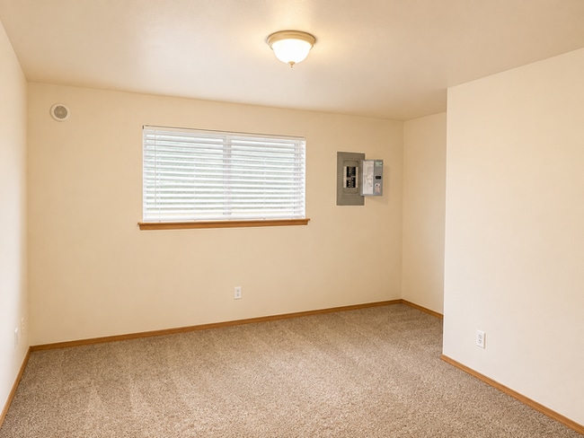 Building Photo - 60 E Hemlock Ct
