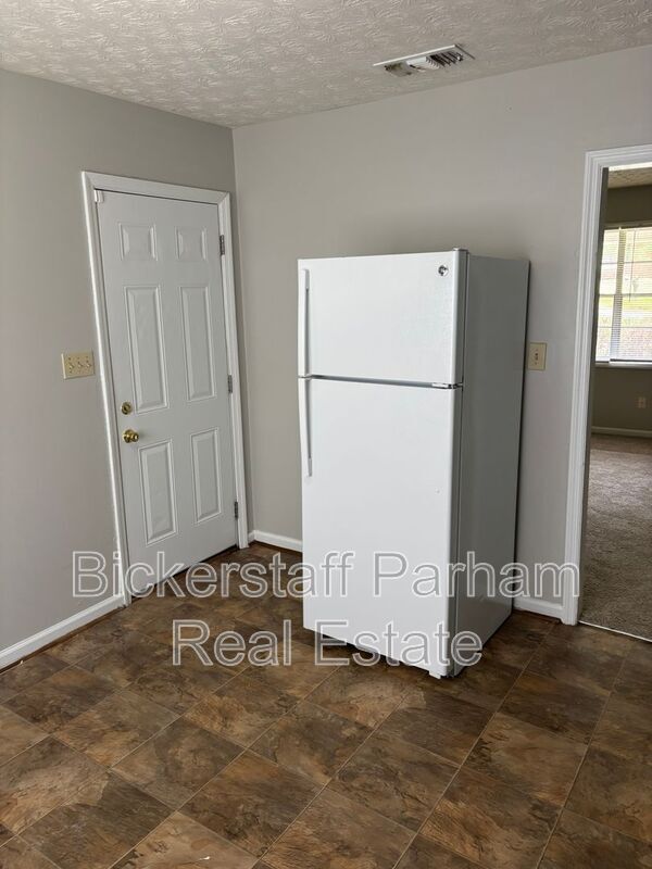 Building Photo - 6270 Stoneway Dr