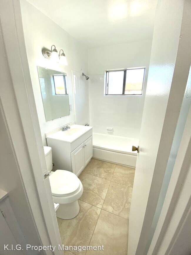 Building Photo - 1 br, 1 bath Apartment - 14109 Hatteras St...