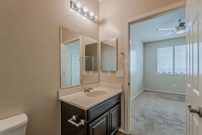 Building Photo - Modern 4 Bed Tucson Rental with Spacious K...