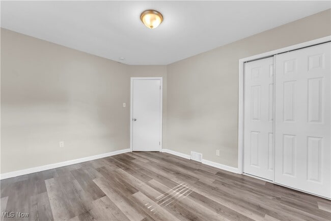Building Photo - 1253 Hilltop Dr