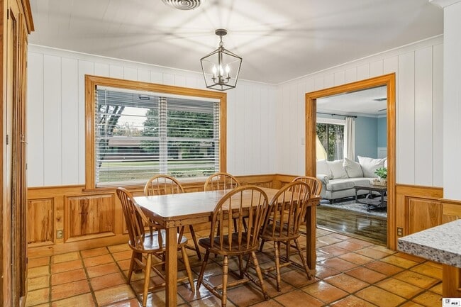 Building Photo - 1110 Hilton St