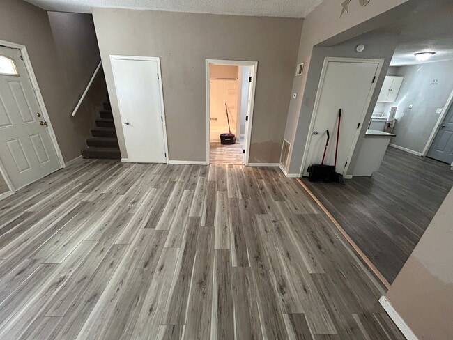 Building Photo - 3 bed/ 1 Bath