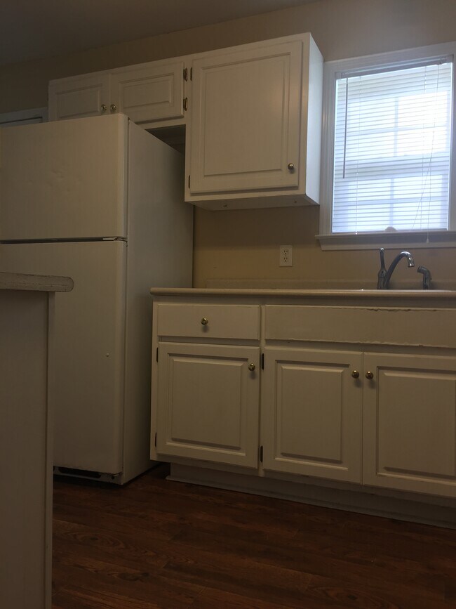 Building Photo - 5606 Landings Pkwy