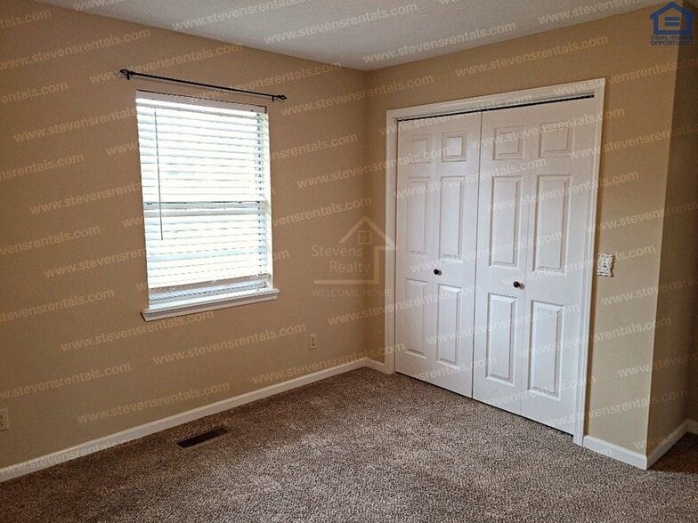 Building Photo - 3547 Southmeade Dr