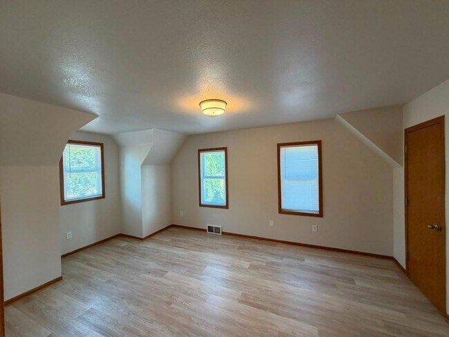 Building Photo - 4640 N 54th St