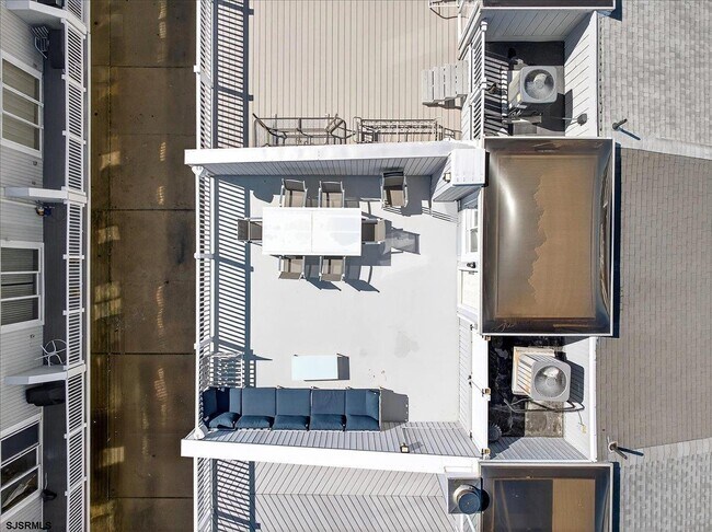 Building Photo - 9616 Pacific Ave