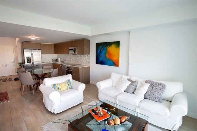 Building Photo - 1600 SW 1st Ave