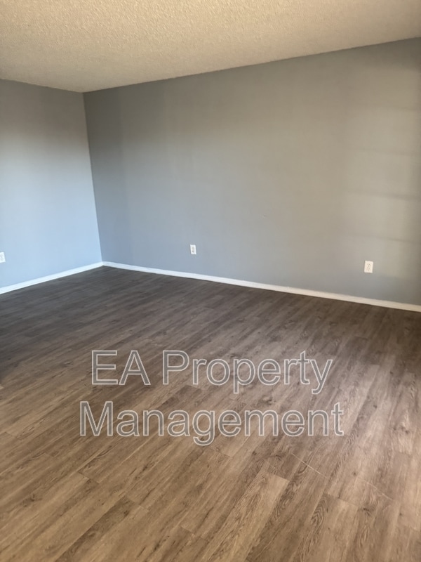 Building Photo - 1212 Chelwood Park Blvd NE