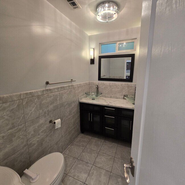 Building Photo - “Spacious West LA 3-Bedroom Home with Private Backyard & Modern Upgrades