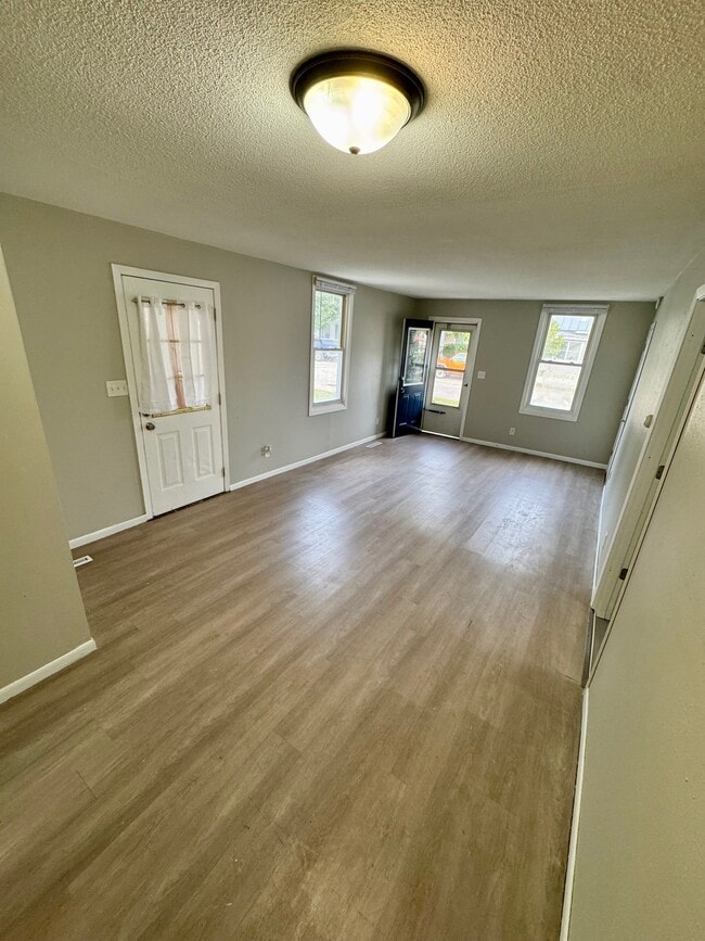 Building Photo - 820 Hagar St