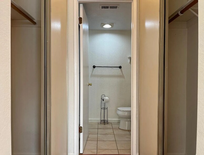 Building Photo - 4631 Rothbury Common