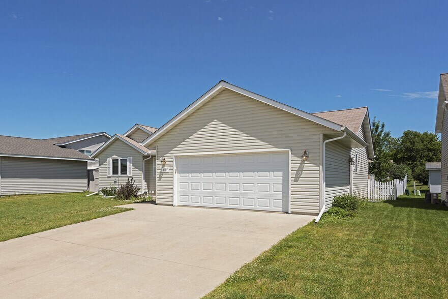 Building Photo - 1187 Blackhawk Dr SW