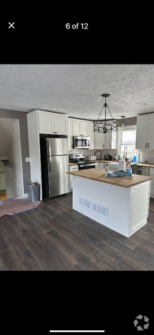 Building Photo - 7411 Pine Island Dr NE