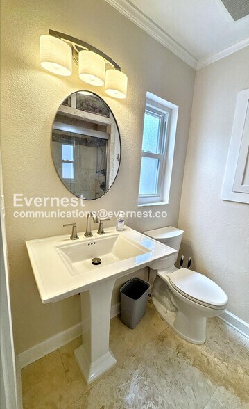Building Photo - 111 Carlyle Dr