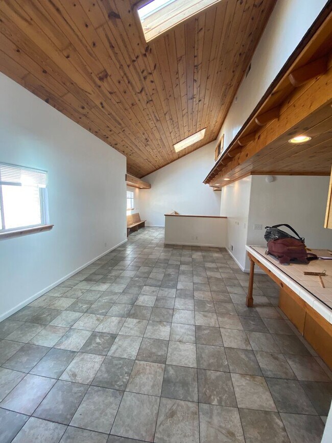 Building Photo - 6535 El Nido Ln