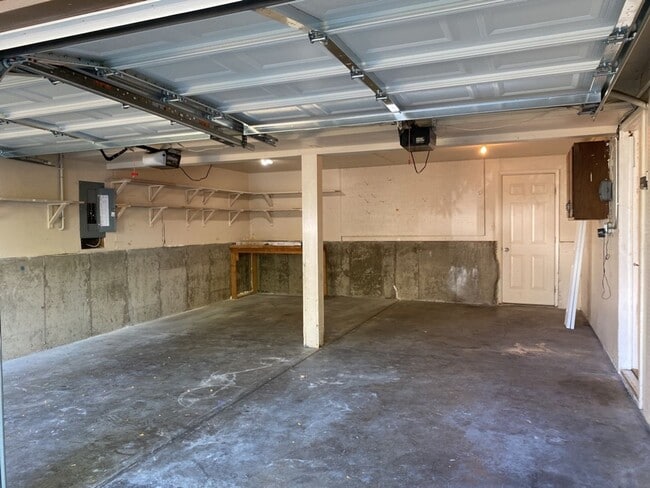 Building Photo - STUDENTS WELCOME! 5 Bedroom 3 Bathroom Bi-Level Single-Family Home in Midtown Fort Collins