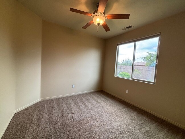 Building Photo - SPACIOUS HOME FOR RENT!