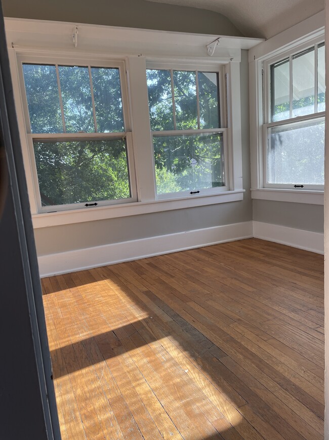 Building Photo - 4923 Chicago St