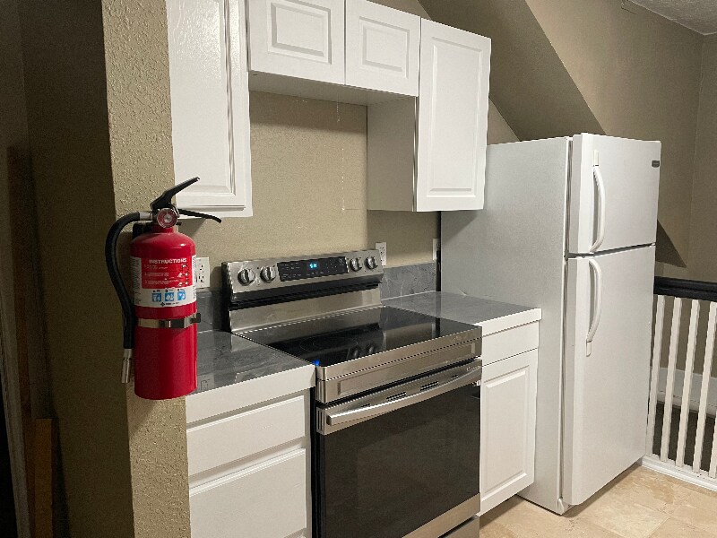 Building Photo - 1821 6th Ave