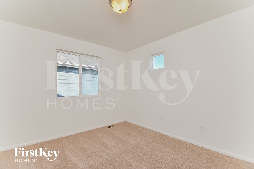 Building Photo - 10633 Luneth Dr