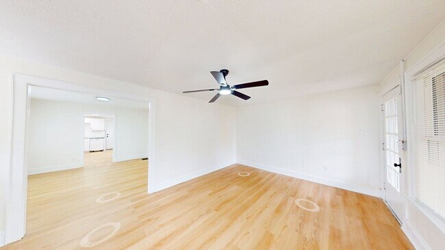 Building Photo - 978 Linwood Ave
