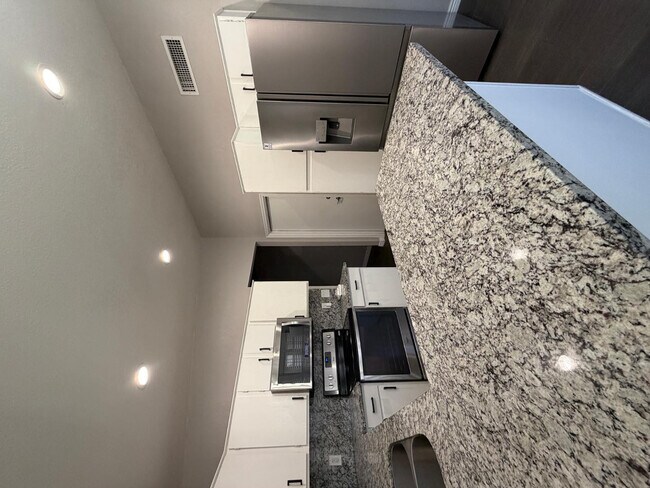 Building Photo - 15012 N 85th Dr