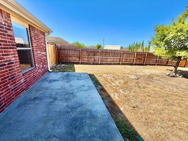 Building Photo - 2415 Isabelle Dr