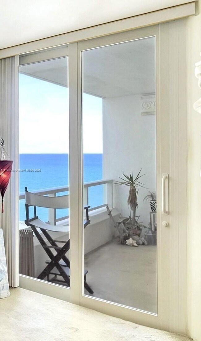 Primary Photo - 5005 Collins Ave