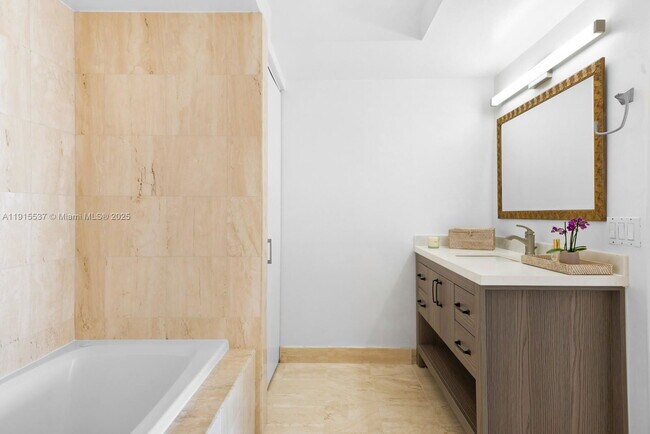 Building Photo - 1800 Sunset Harbour Dr