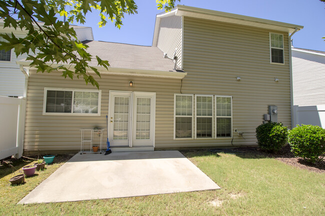 Building Photo - End Unit Townhome | First Floor Master | R...