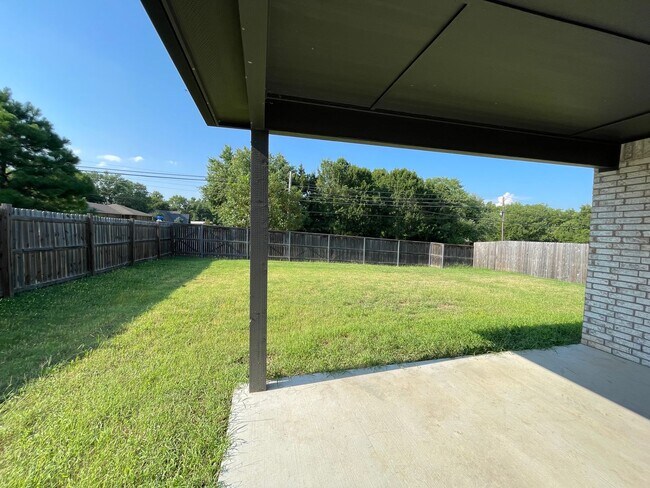 Building Photo - Beautiful home in Bentley Square available...