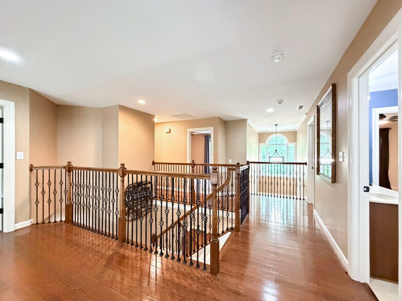 Building Photo - 5604 Pine Rock Ct