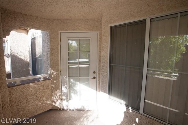 Building Photo - Unfurnished 2 Bd / 2 Ba Condo in a Beautif...