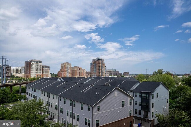 Building Photo - 2451 Midtown Ave