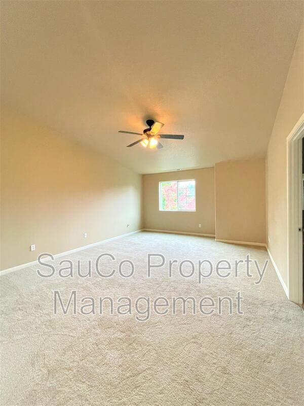 Building Photo - 3762 SE Oakleaf St