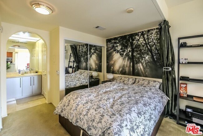 Building Photo - 620 S Gramercy Pl