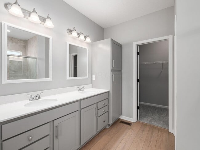 Building Photo - 37 Littondale Dr