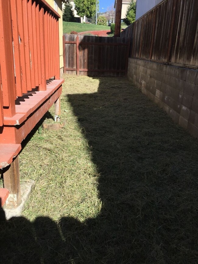 Building Photo - 2Bed/1Bath Single Family Home Located In Private Area Near East 14th St. San Leandro, Ca.