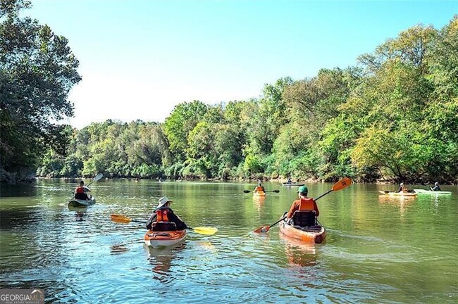 Building Photo - 1028 Riverbend Club Dr SE