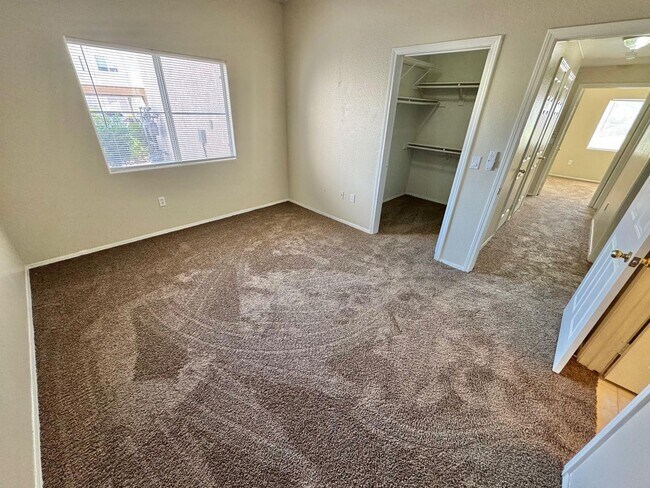 Building Photo - **BEAUTIFUL 3 BEDROOM, 2 BATHROOM DOWNSTAI...