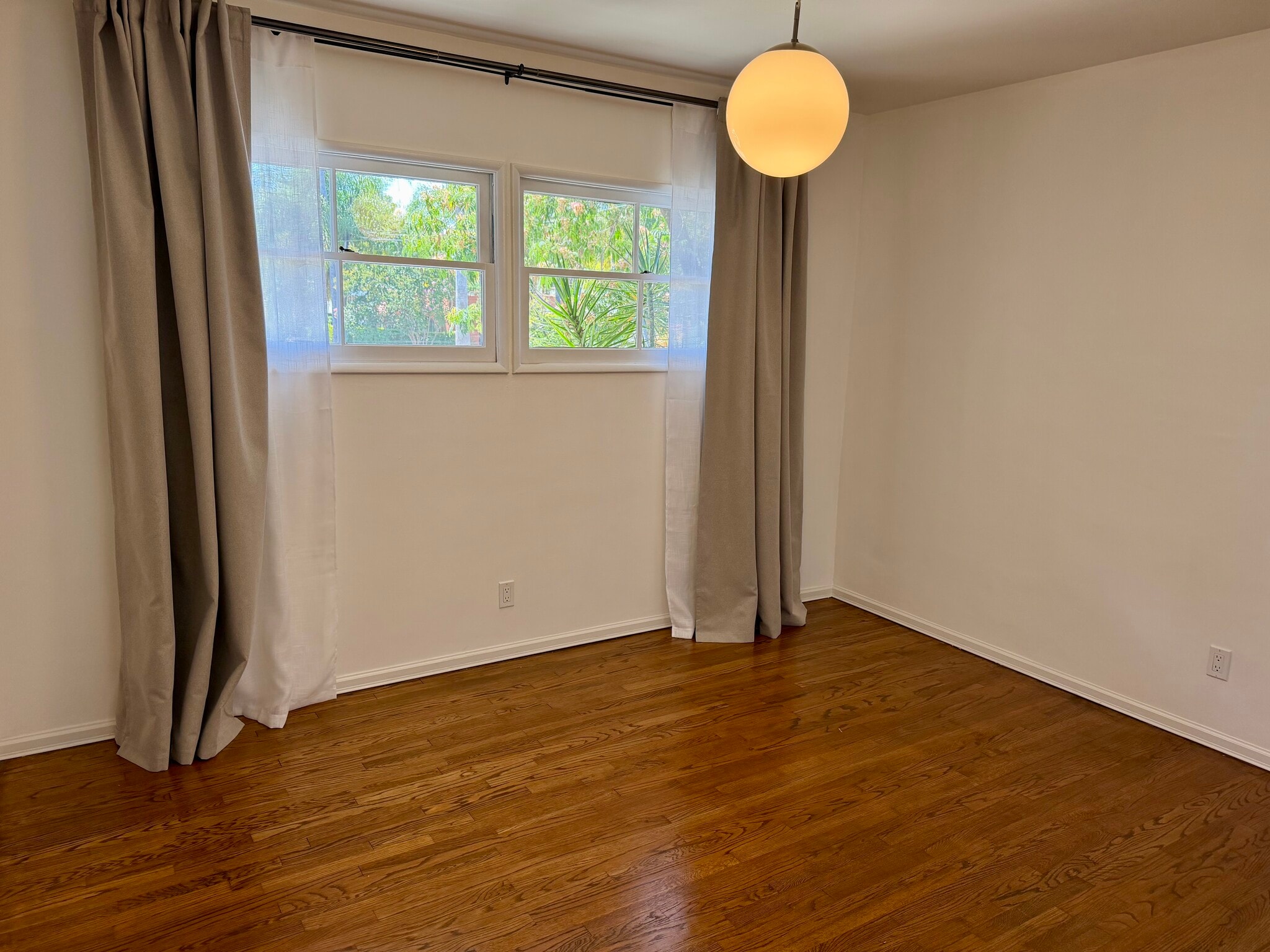 Front Bedroom - 2101 Laverna Ave
