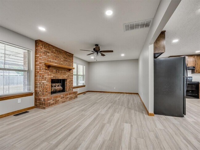 Building Photo - 412 Sundown Dr